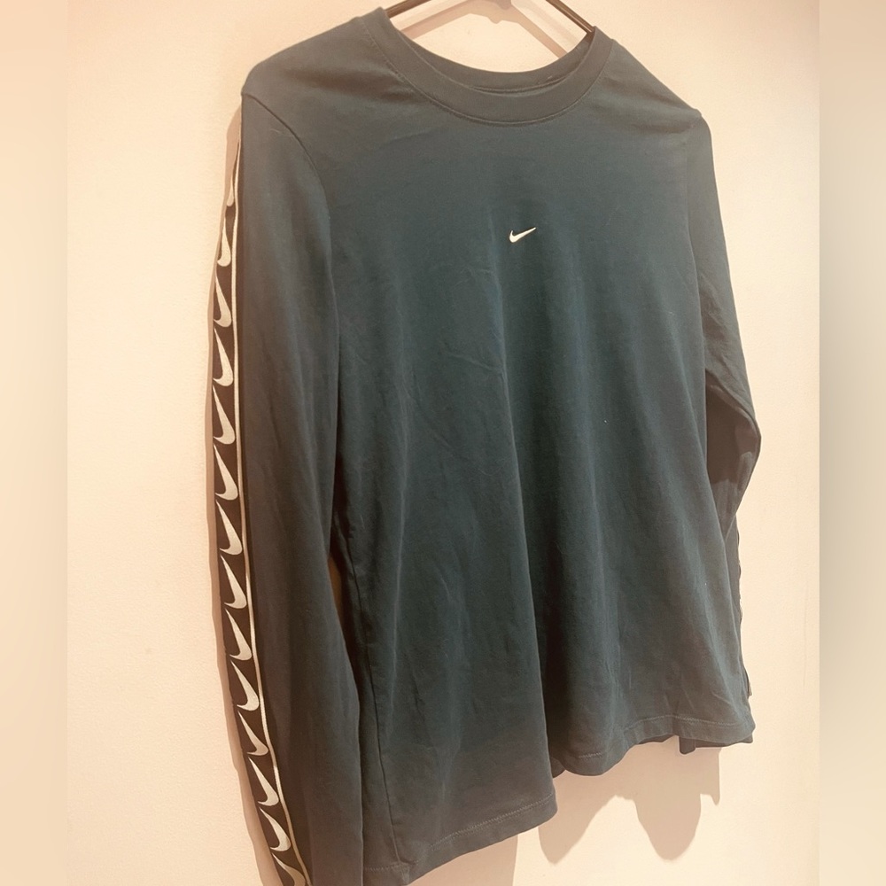 Blue long sleeved Nike top. Size M